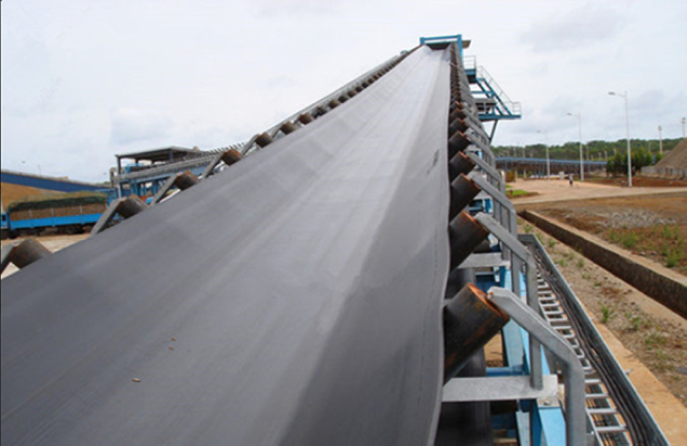 DTC大倾角带式输送机